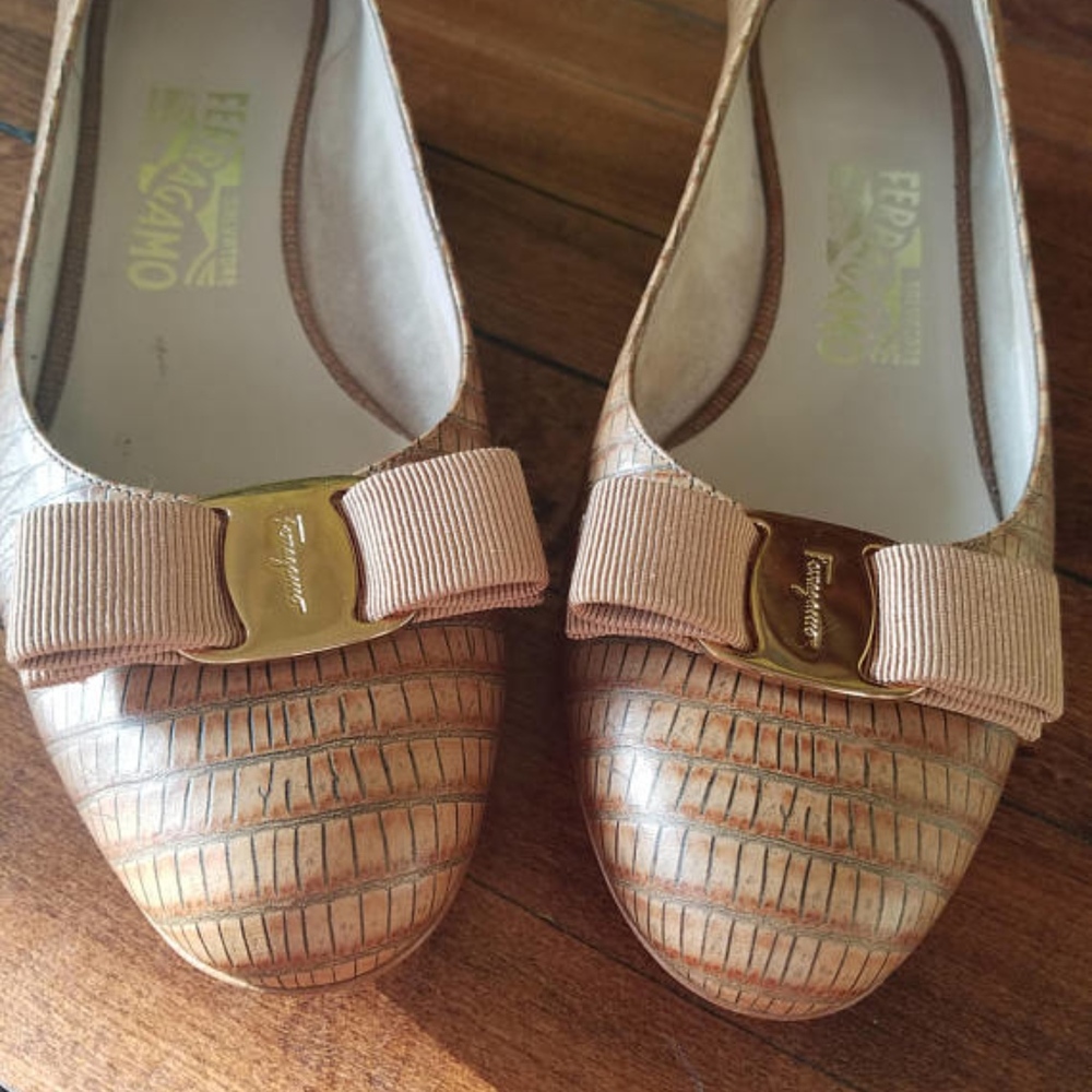 Salvatore Ferragamo bow front classic shoe